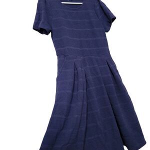Draper James Dress Large Navy Blue Color Short Sleeves With Pockets Pleated. New